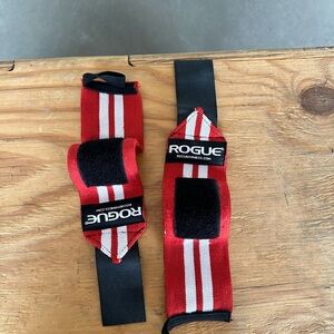 Rogue wrist wraps - like new.